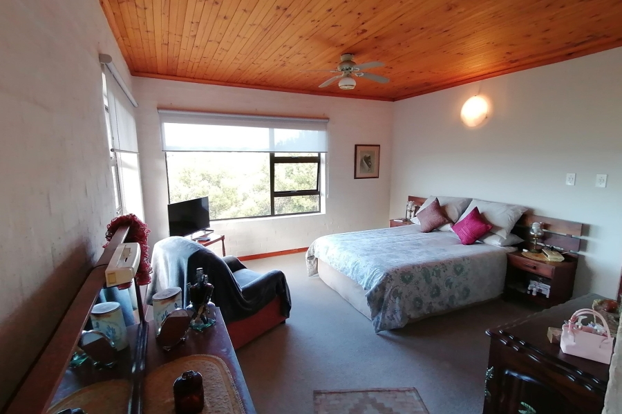 6 Bedroom Property for Sale in Bergsig Western Cape